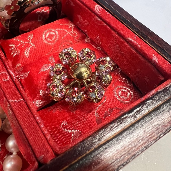 Louis Vuitton Mille et Nuit Crystal Cocktail Ring - Picture 5 of 8